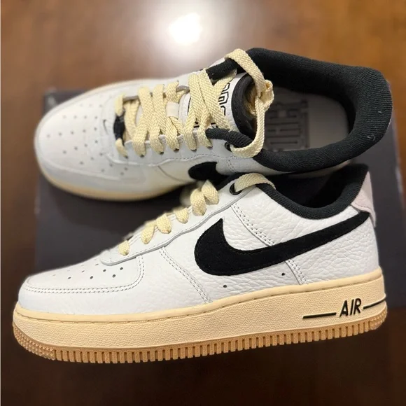 Women’s Air Force 1s ‘07 - Picture 2 of 7